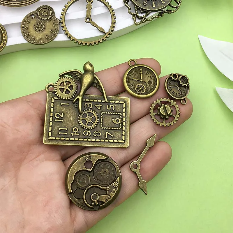 Random 31pcs Alloy Antique Bronze Skeleton Steampunk Clock Face Gear Watch Charms for DIY Bracelet Necklace Jewelry Making