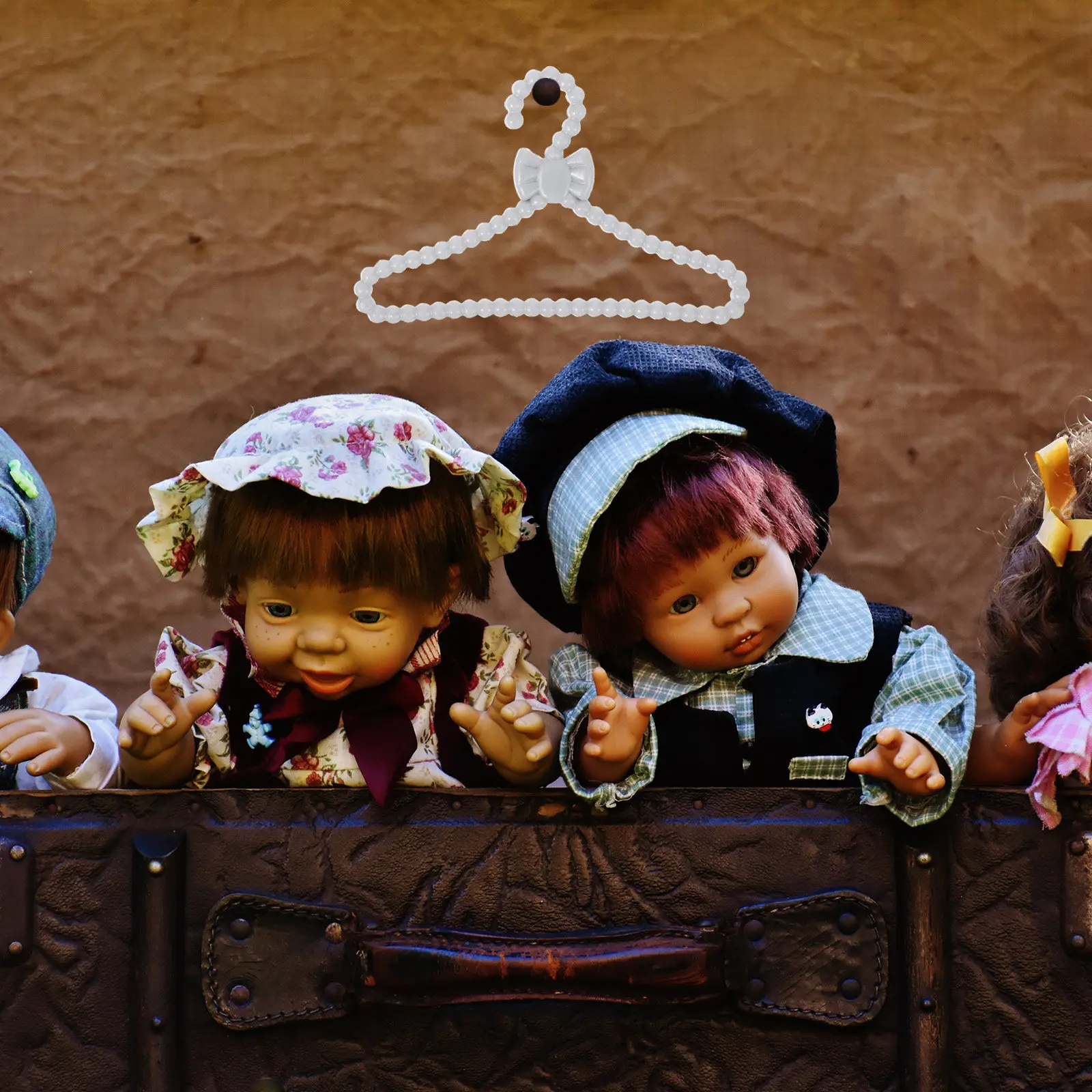 

100 шт. мини-вешалок для одежды, прочные пластиковые вешалки для демонстрации одежды, миниатюрные аксессуары для гардероба, подвесная стойка