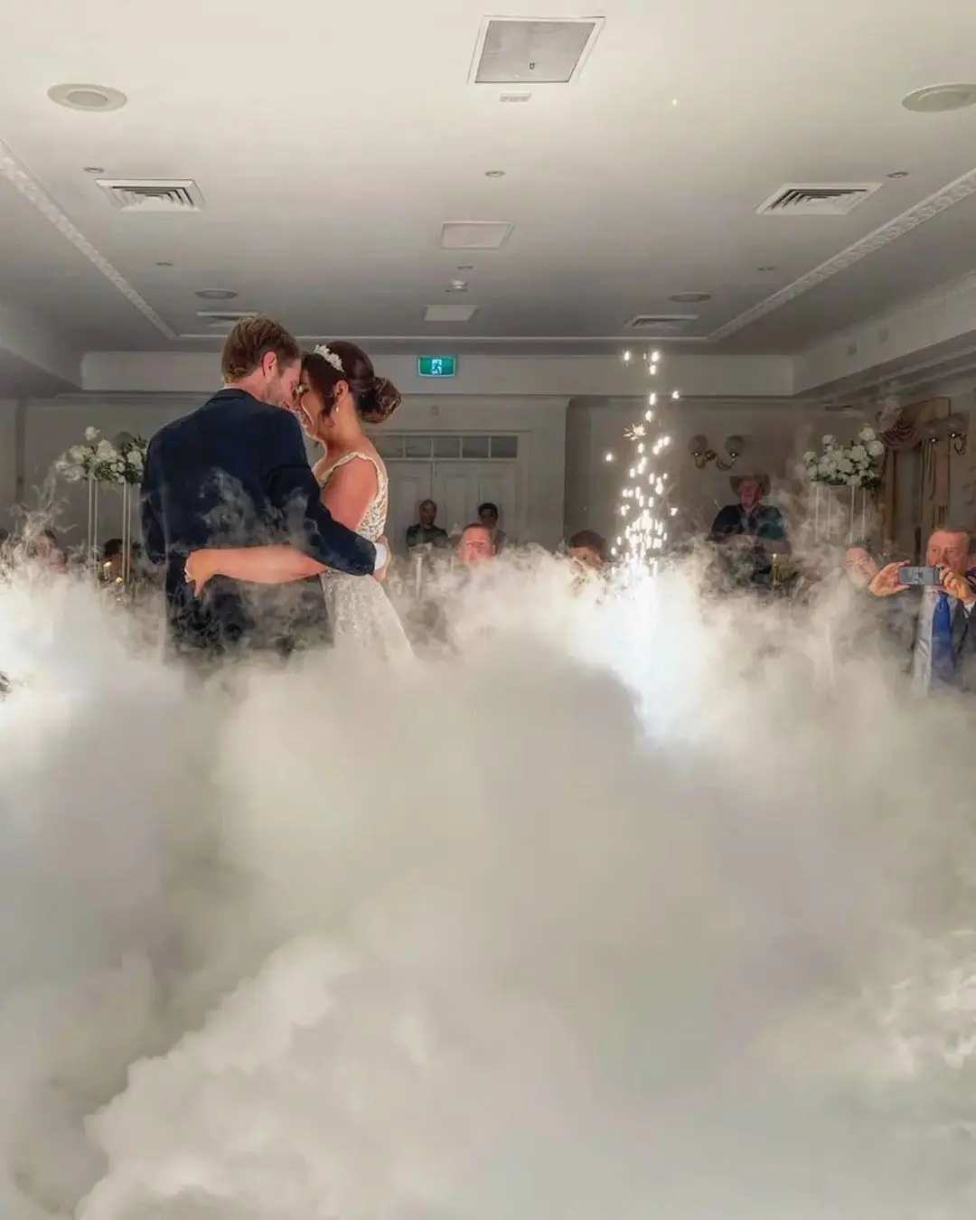 DJ Stage Effect Dry Ice Machine 3500w Low Smoke Machine Fog Wedding Party Mariage  Anniversary  Grand Event First Dance Bride FX