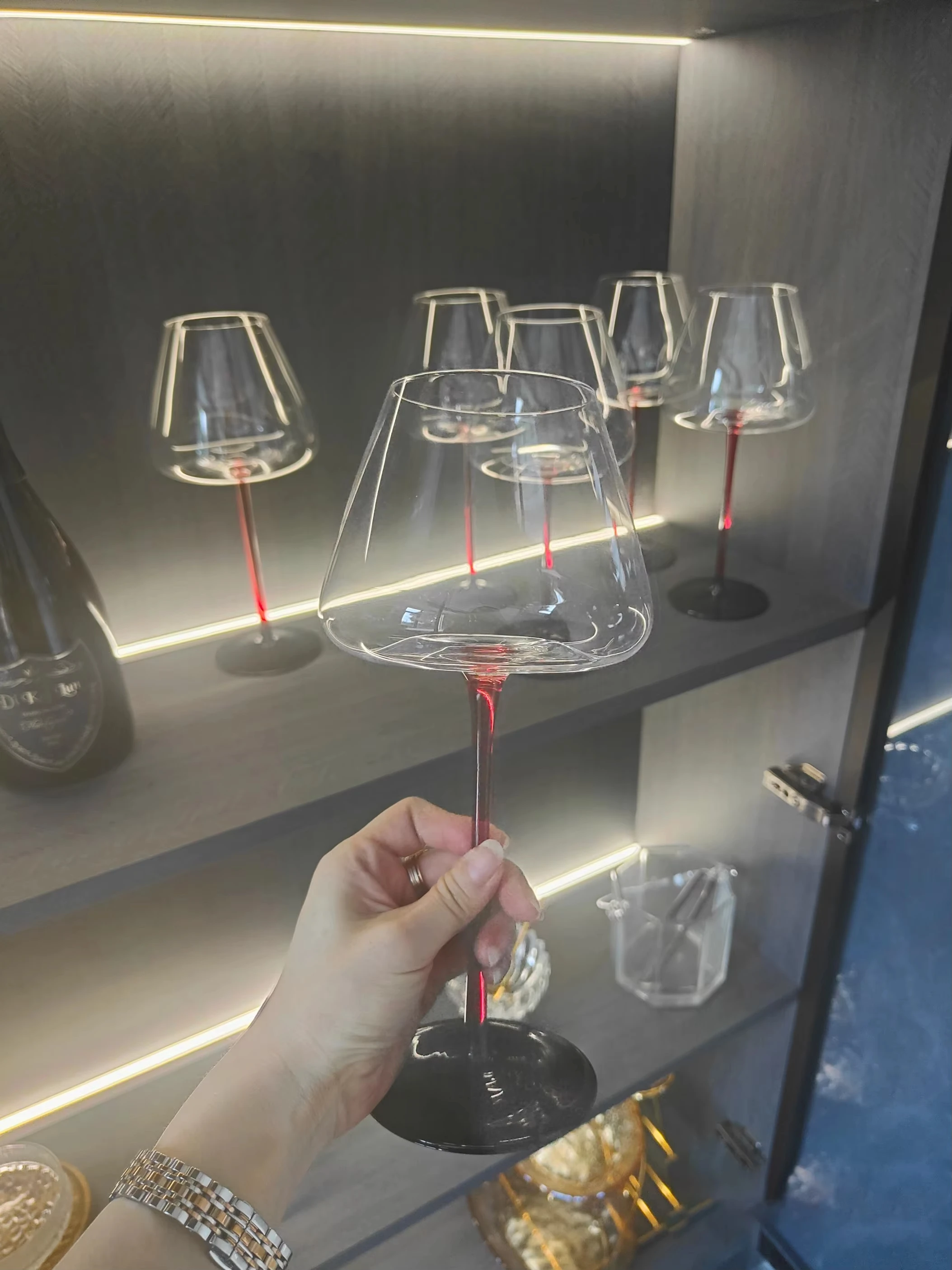 720ml Large Capacity Red Wine Glasses High Wine Glass Set Home High Value Crystal Glass Burgundy Wine Glass High Bar Barware