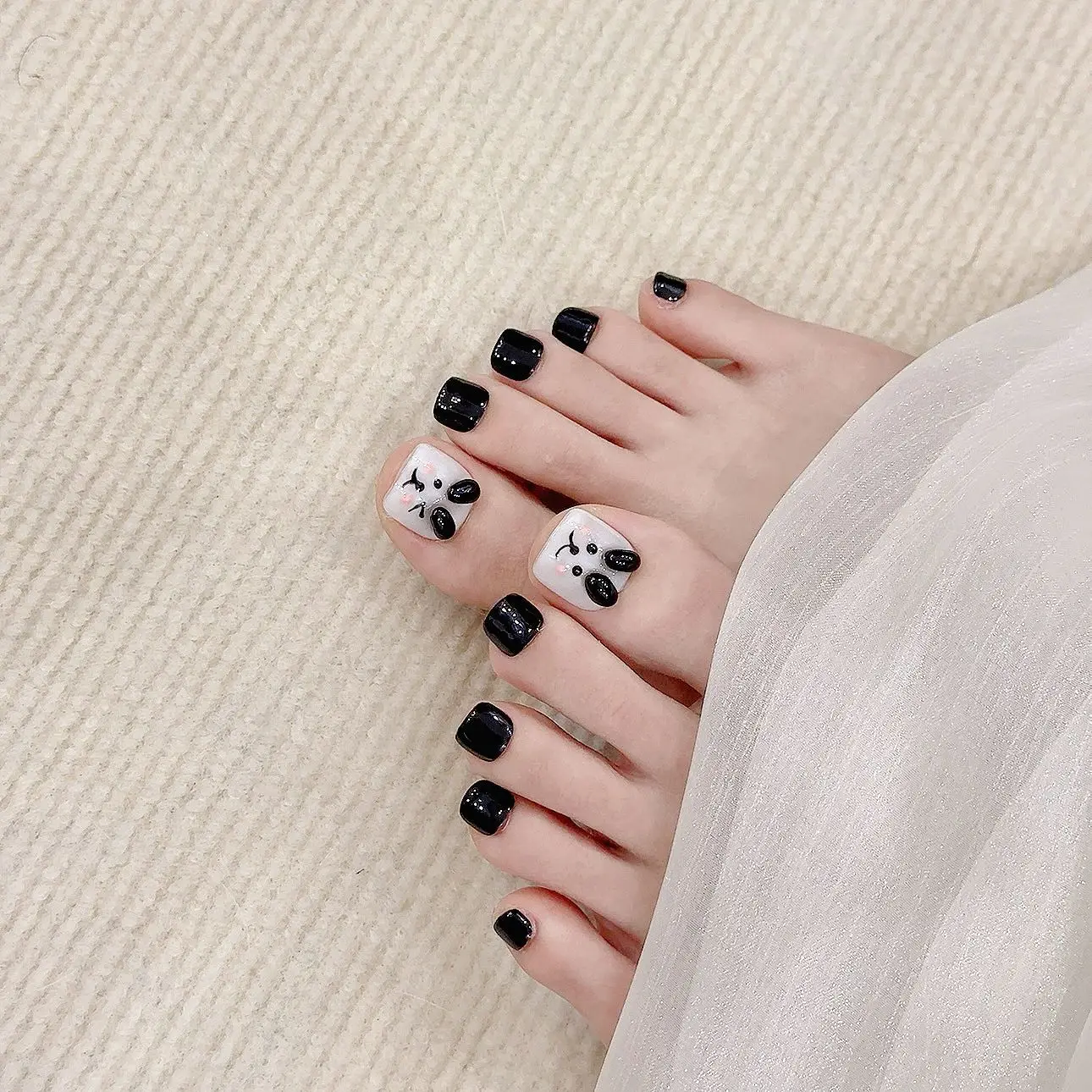 수제 귀여운 가짜 발가락 손톱, 블랙 화이트 프레스 네일, 손으로 그린 강아지 디자인, 풀 커버 신선한 스타일 매니큐어 아트, 10 개