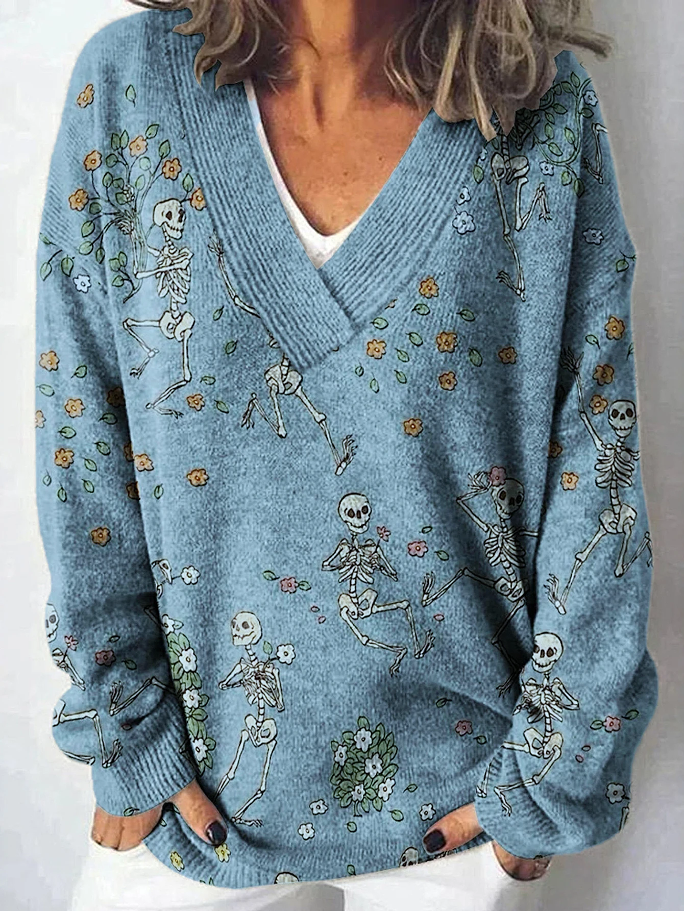 

Women's Autumn Winter 2025 T-Shirts Fashion Casual Skull Floral Print Long Sleeve V-Neck Basic T-Shirts