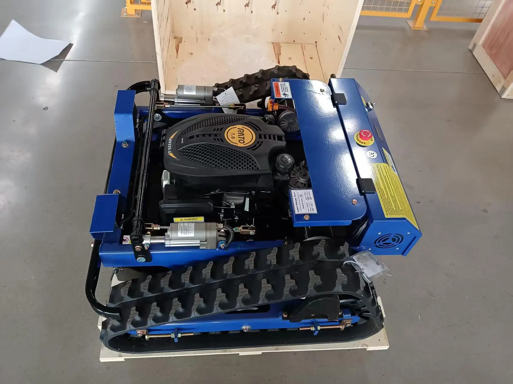 

Customized Lawn Mower Crawler Petrol Mower Remote Control Grass Cutting Machine for Garden