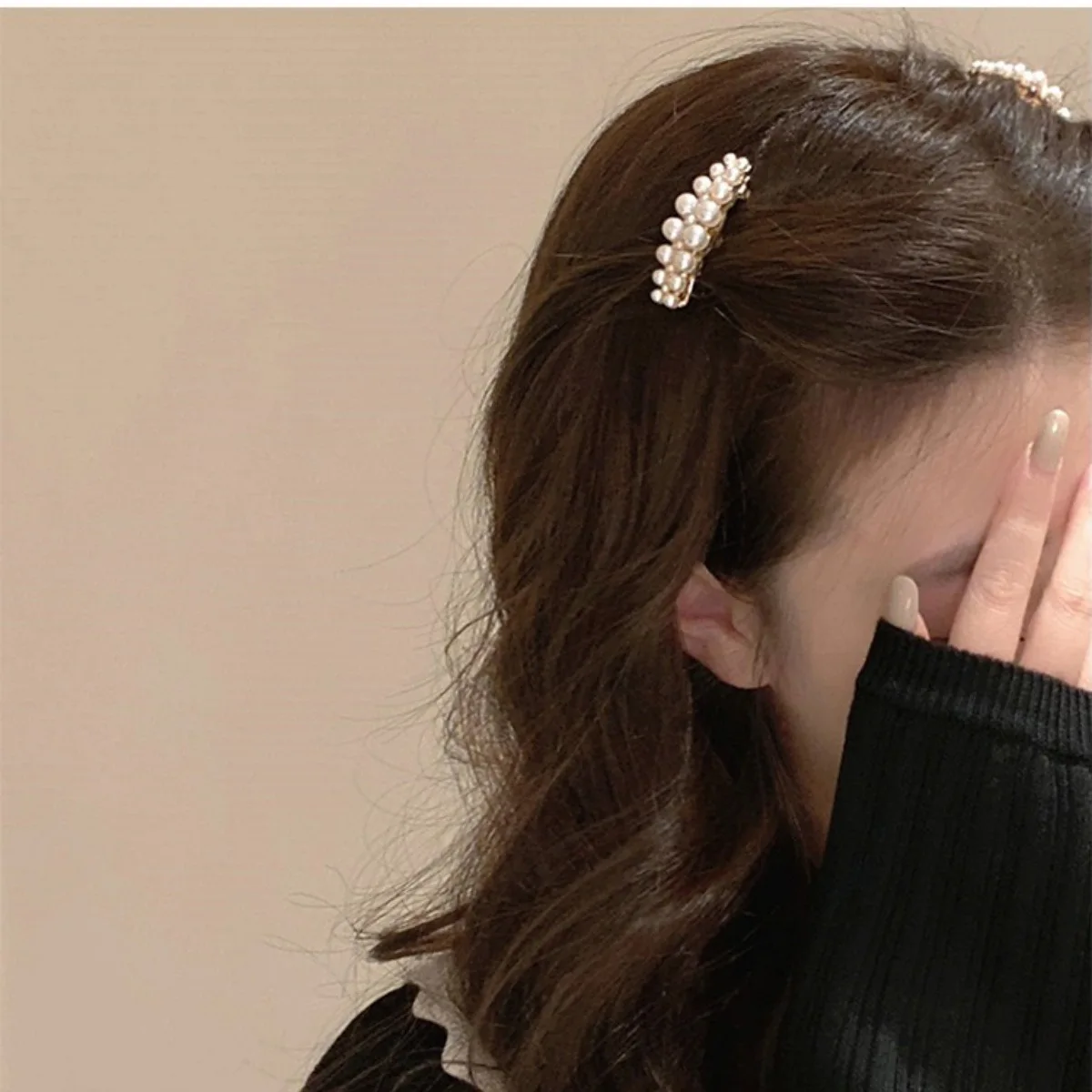 

Элегантная маленькая заколка для волос с жемчугом для женщин, заколка-зажим для челки в стиле принцессы, украшение для затылка, повседневный модный аксессуар