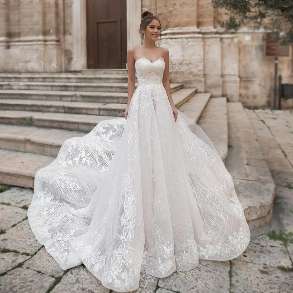 Customized Applique Sleeveless Lace Wedding Dress with Strapless A-line Ruffled Edges Elegant Long Bridal Gown 2026 New Style