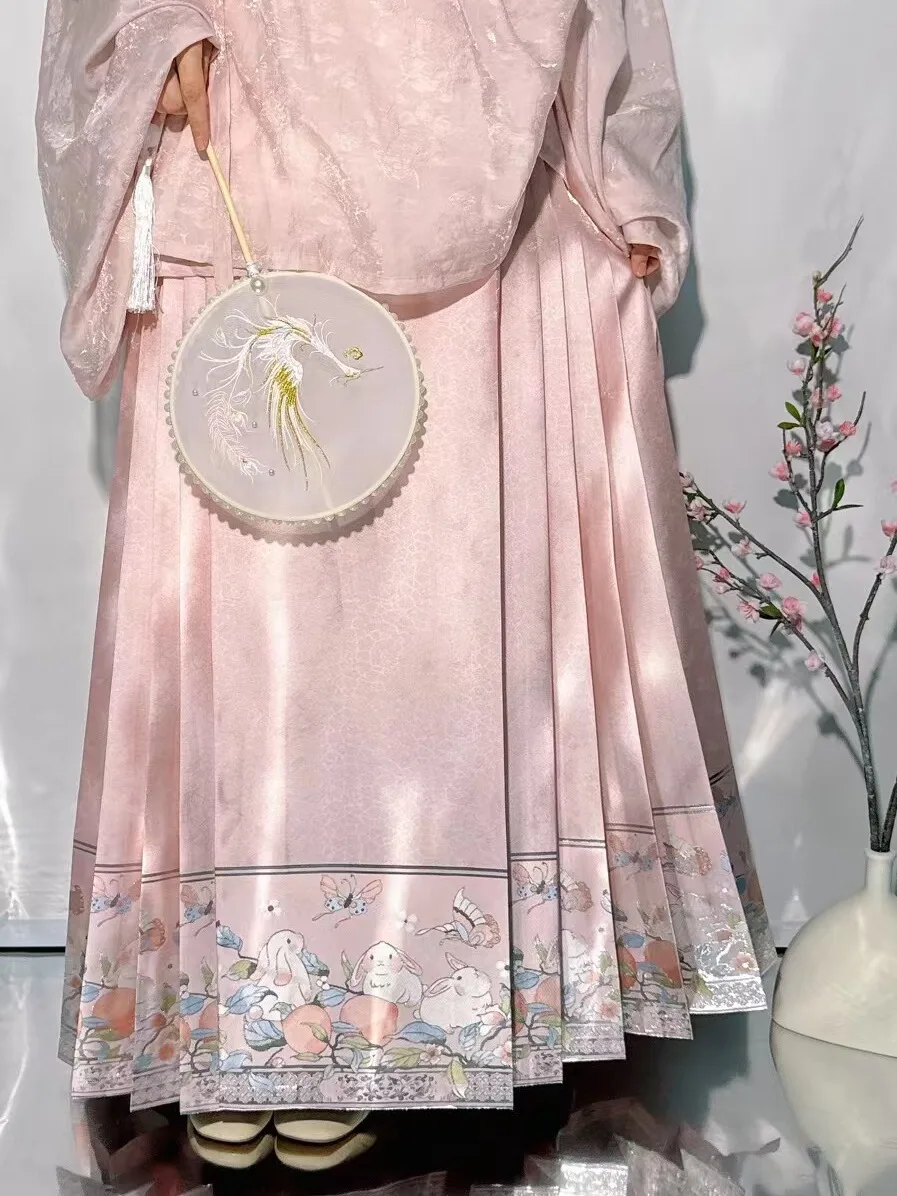 

Nanliu Jing Original Peach Bunny Patterned Summer Silk Imitation eup Ming Dynas Sle Narrow Low Wave Six Pleat Ta...