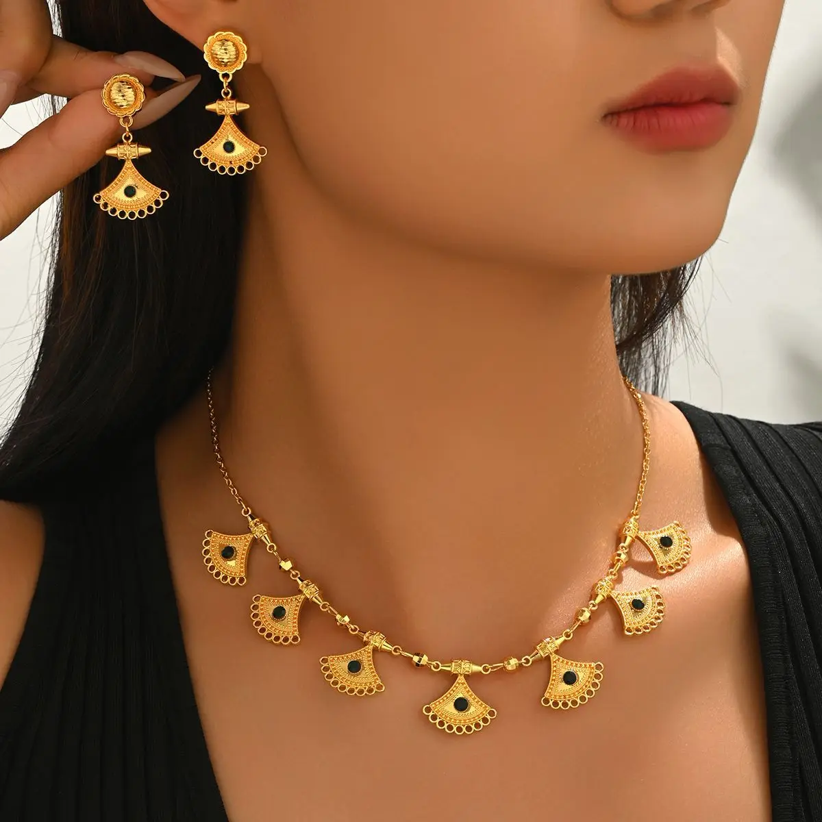 

New Dubai Fashion 24K Gold Plated Necklace and Earrings - Exquisite Engagement Party Jewelry Set for Your Beloved