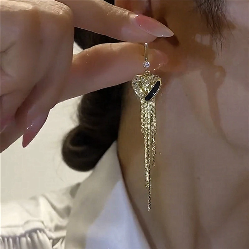 Black Hollow Heart Shaped Tassel Pendant Ear Hooks for Women New Fashion Elegant Sweet Personalized Girls Party Jewelry Gift