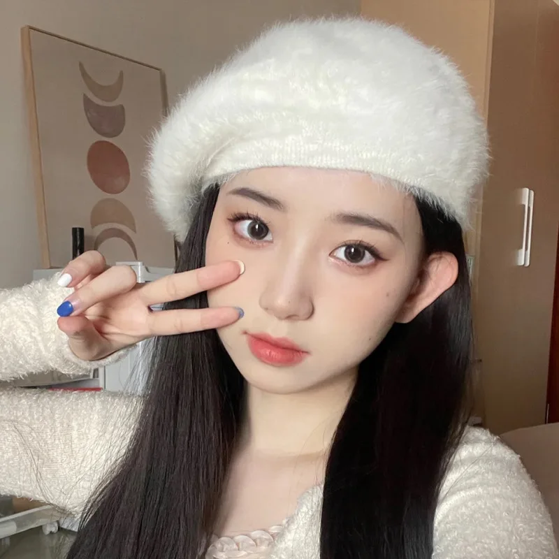 Faux Fur Beret Hat Solid Black Plush French‑Style Artist Cap Elegant Headwear for Autumn Winter Dating Street‑shoot Daily Outfit