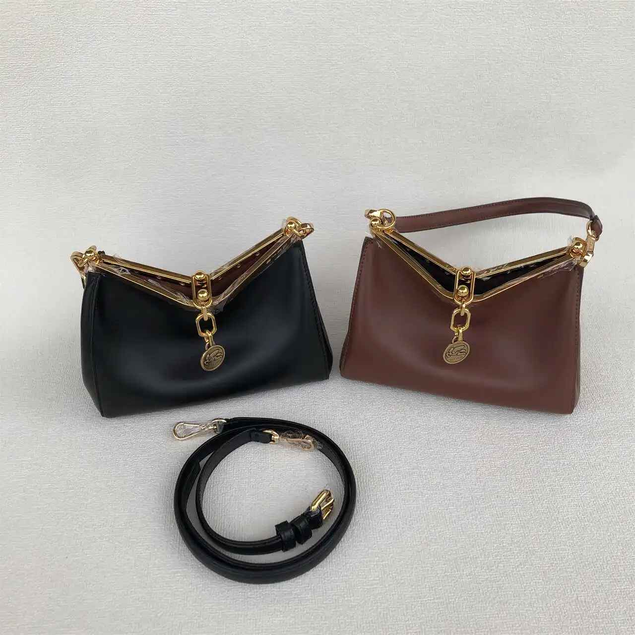 

Кожаная сумка Etro Oval с V-образной застежкой, сумка для подмышек золотого тона, Новое поступление, женская сумка, модный геометрический дизайн