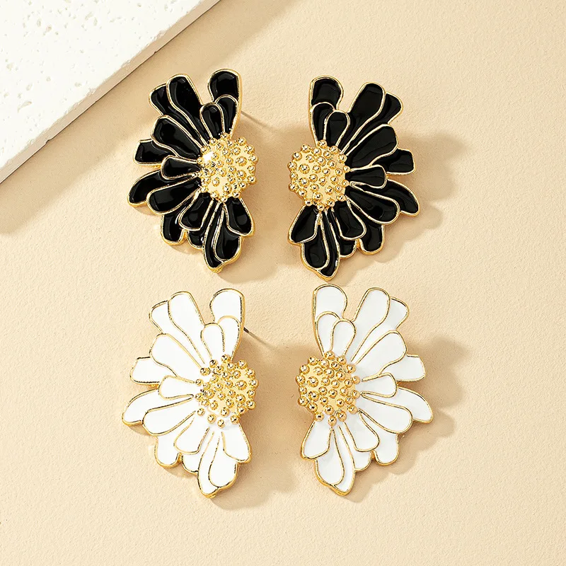 Vintage enamel petal stud earrings are suitable for women\'s everyday & vacation wear