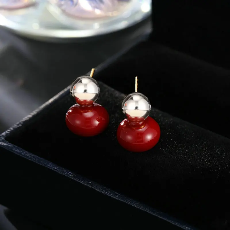 أقراط فاصوليا حمراء بسيطة على الطراز الفرنسي للعام الجديد، طراز قديم، أقراط من اللؤلؤ الأحمر أنكيلا متعددة الاستخدامات