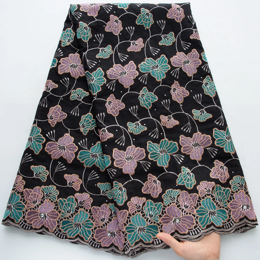 Afrikanischer Schweizer Voile-Baumwoll-Spitzenstoff Mehrfarbige Blumenstickerei Strass-Verzierter Rand Nigerianisches Damen-Hochzeitskleid