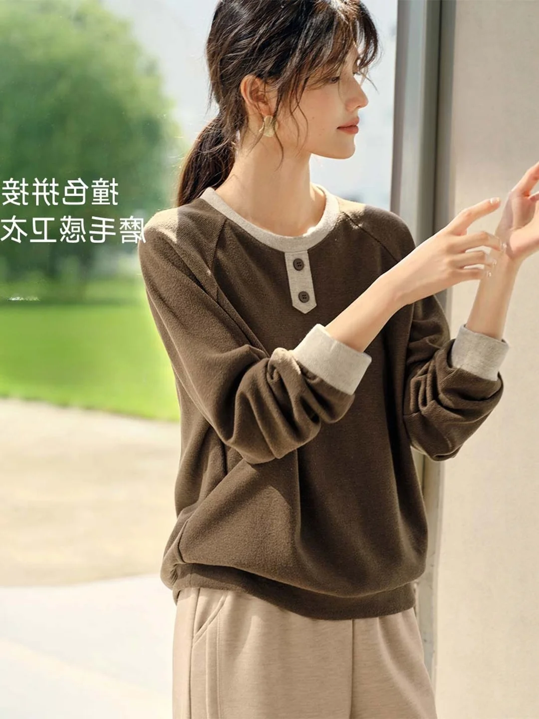 

Высококачественный японский свитер цвета Blo Fce, женский свободный повседневный бархатный топ больших размеров, художественный свободный крой, длинный све