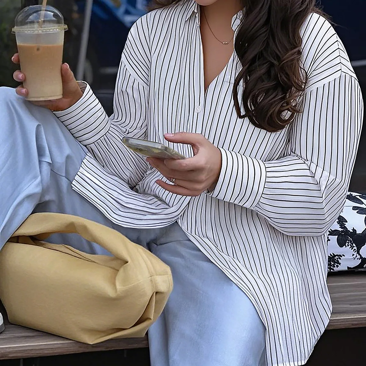 2025年秋 レディース エレガント ストライプ 長袖 カジュアルシャツ 女性用 ラペル シングルブレスト ルーズ スリム ブラウス トップ ストリートウェア