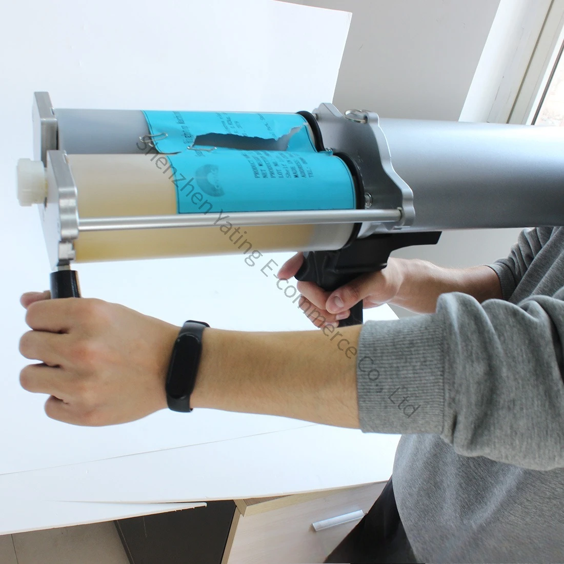 

Новый компактный распылитель для холодного напыления полимочевины, двухкомпонентный распылитель AB для полимочевины, водонепроницаемый и антикоррозийный материал для строительства.