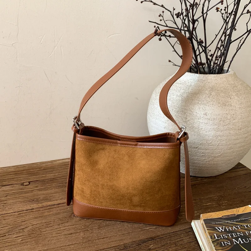 

2025 Vintage Patchwork Bucket Bag, Spacious Shoulder Purse for Women, Chic Commuter Tote, Minimalist Day-to-Night Bag, Textured