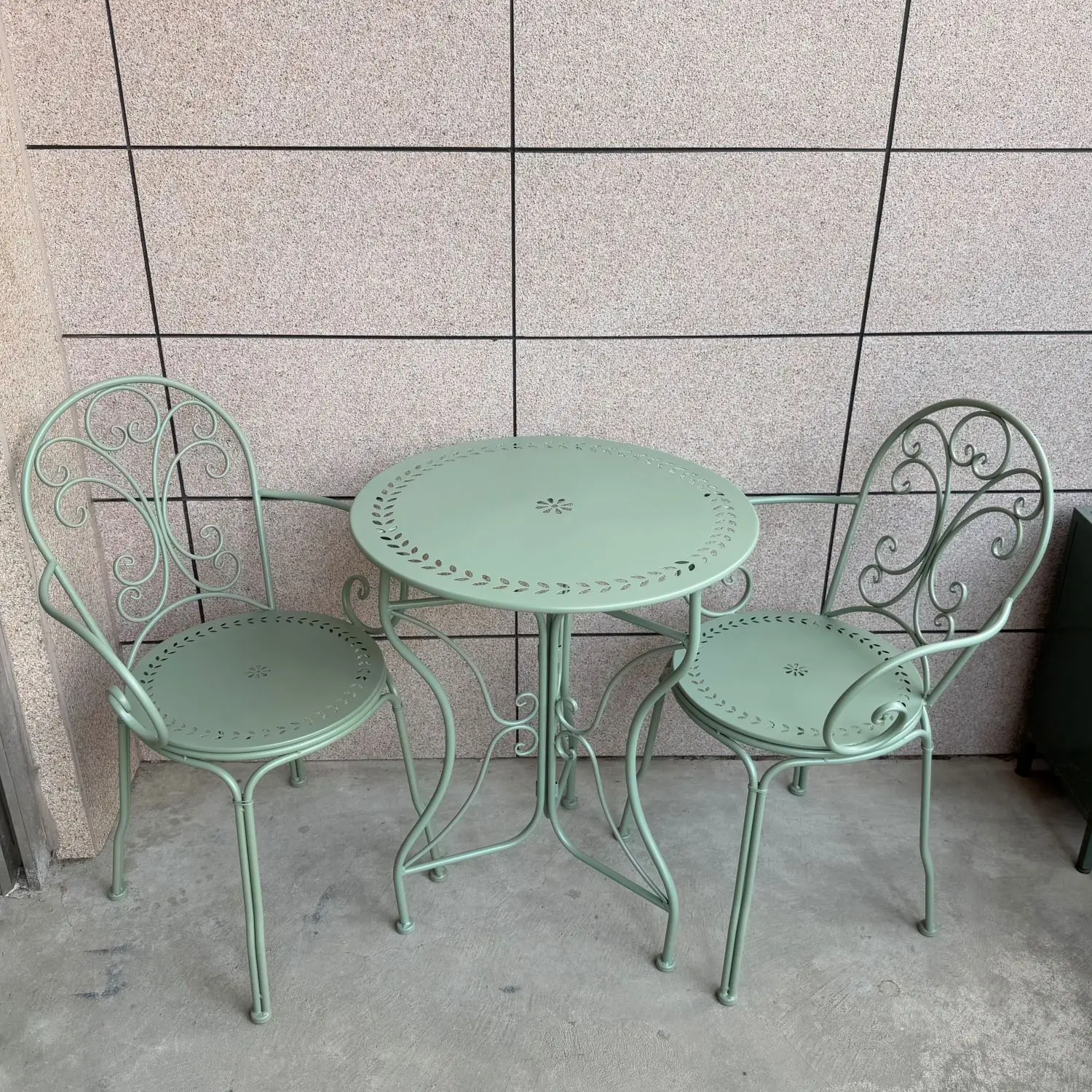 Iron props, balcony tables, chairs, outdoor gardens, idyllic terraces, courtyards, leisure, small fresh literary tables