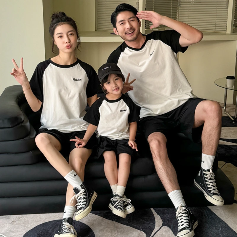 

Family Clothing Women Men Matching Clothes for Couples 2024 Summer Mom and Daughter Dress Dad Son T Shirts Shorts Outfits Sets