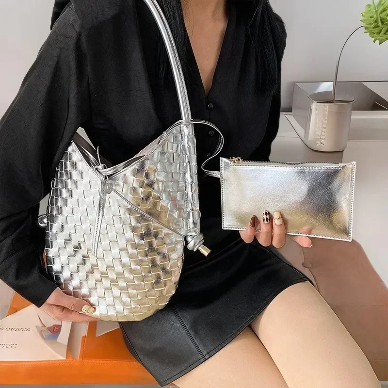 

2025 New Arrival Retro Quilted Shoulder Bag - Women's Square Tote with Belted Trim & Adjustable Chain Link Casual Must-Have