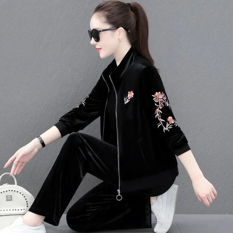 

2025 Autumn/Winter New Explosive Gold Velvet Middle aged Mom Fashion Sports Leisure Three piece Set Stylish Versatile Women Set