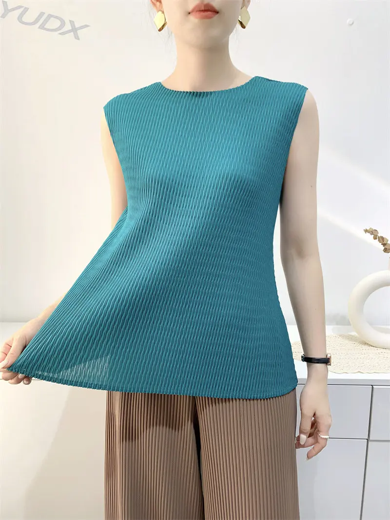 

YUDX Miyake Fish Scale Pleated Solid Color Undershirt 2023 Summer T-shirt Tops Women Sleeveless Slim Thin Fashion Design Women