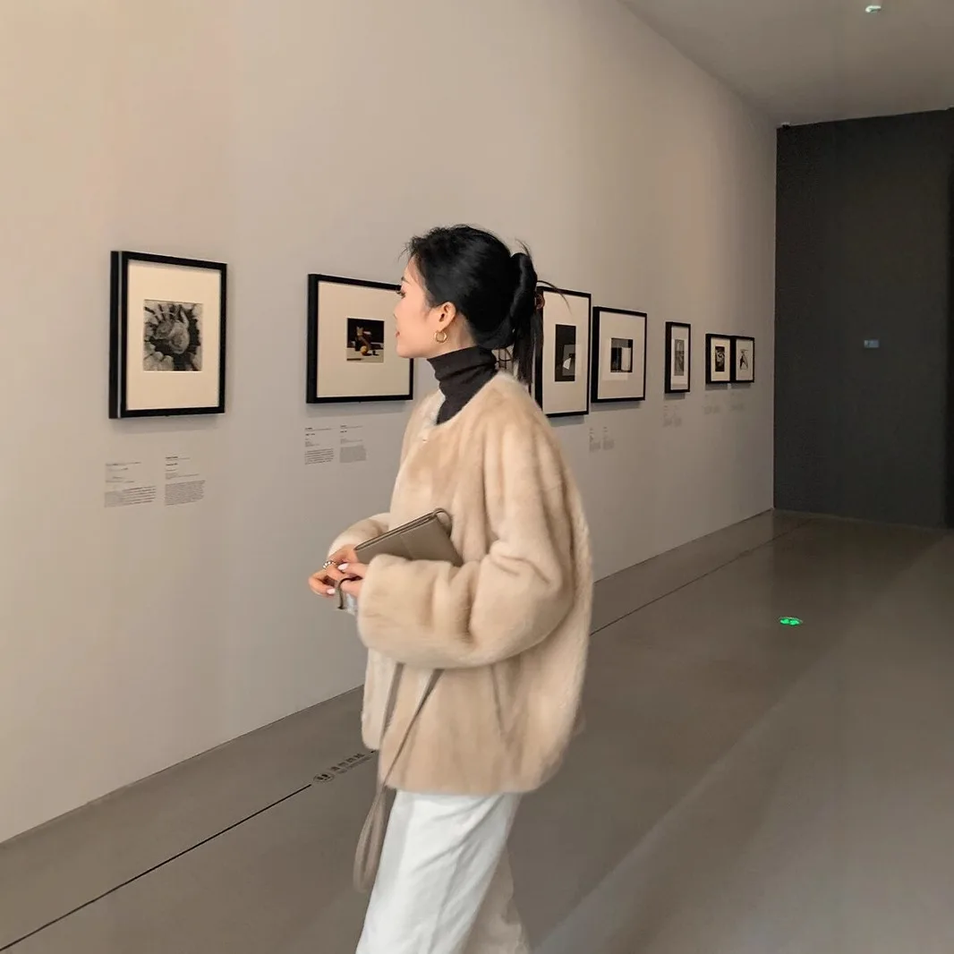 ​ ​ レディースフェイクミンクファーコートラウンドネックショートスタイルイミテーションセーブルジャケットベルベットのような豪華なアウターウェア ​