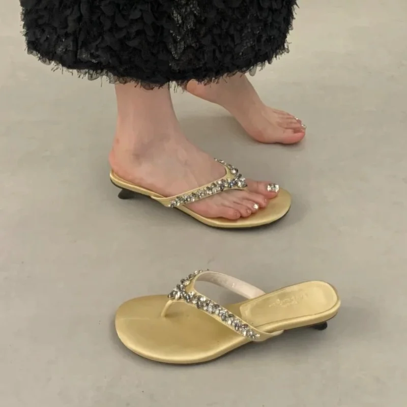 

Летняя одежда, женские тапочки-кроссовер со стразами и открытым носком, с квадратным носком, маленькие тапочки на низком каблуке