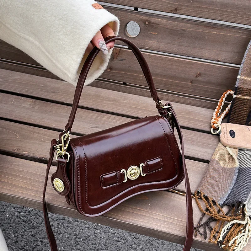 

Stylish High - End Small Square Bag with A Retro Niche Twist - Ideal for Effortless Single - Shoulder or Crossbody Carry