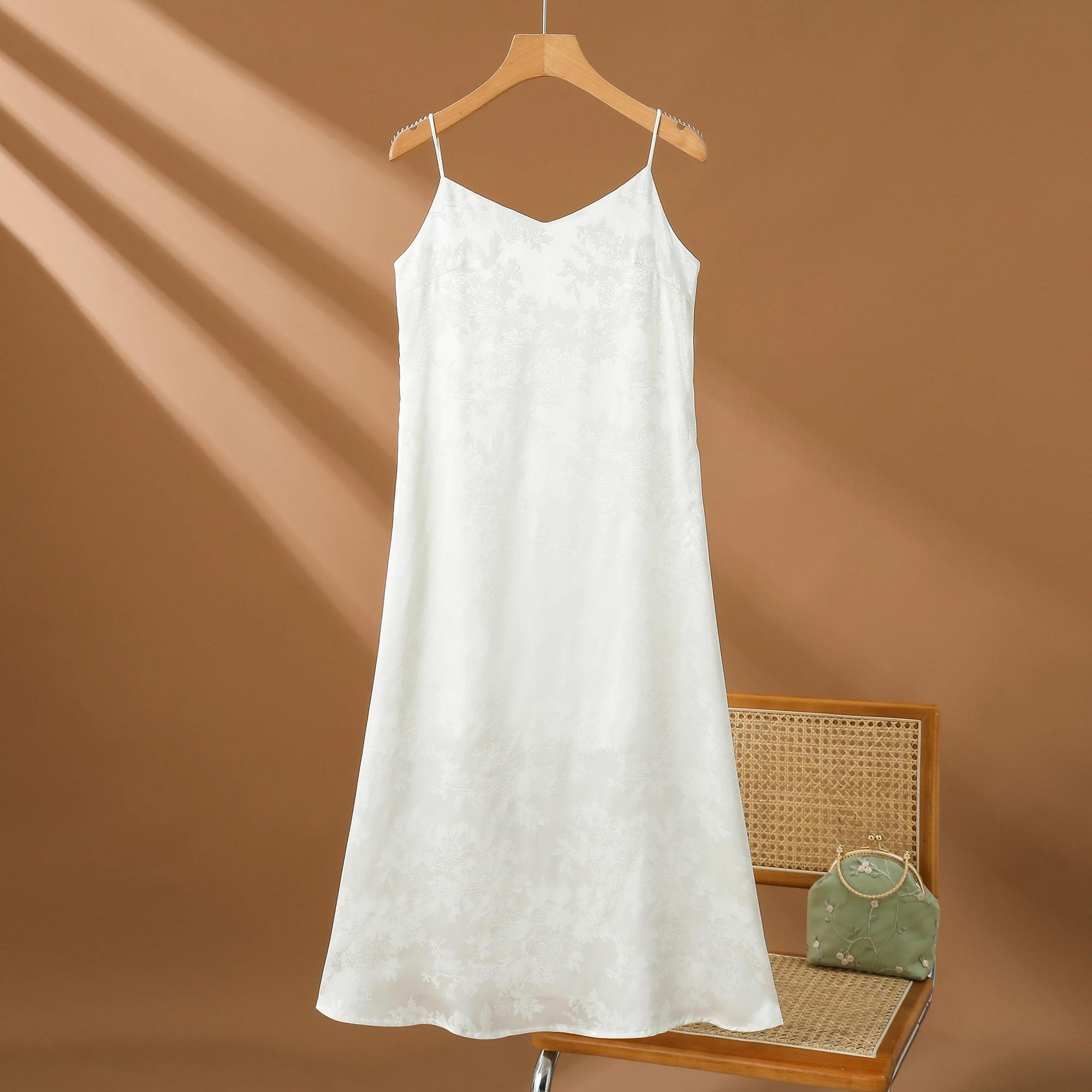 Ele V-Ne Acetaat Satijn Geborduurde Midi Dr Afslankende Over-Knie A-lijn Basisrok Koreaanse Sle l Taille Zomer Dr