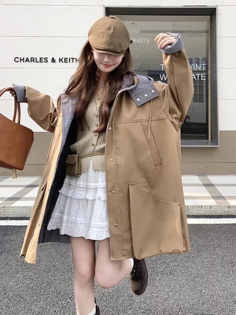 

2025 Autumn Casual Khaki Contrasting Color Splicing Retro Checkered Hoded Windbreaker Women's Large Size Medium Long Jacket W954