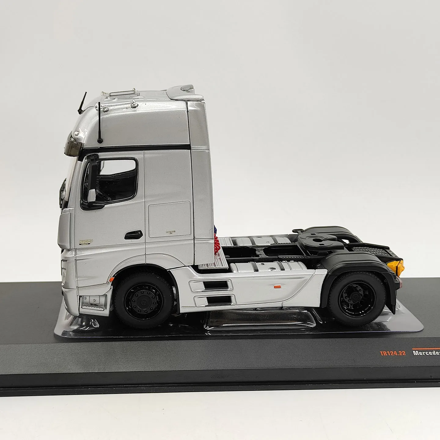 Diecast IXO 1:43 Scale Benz Actros MP4 Tractor Truck Alloy Car Model