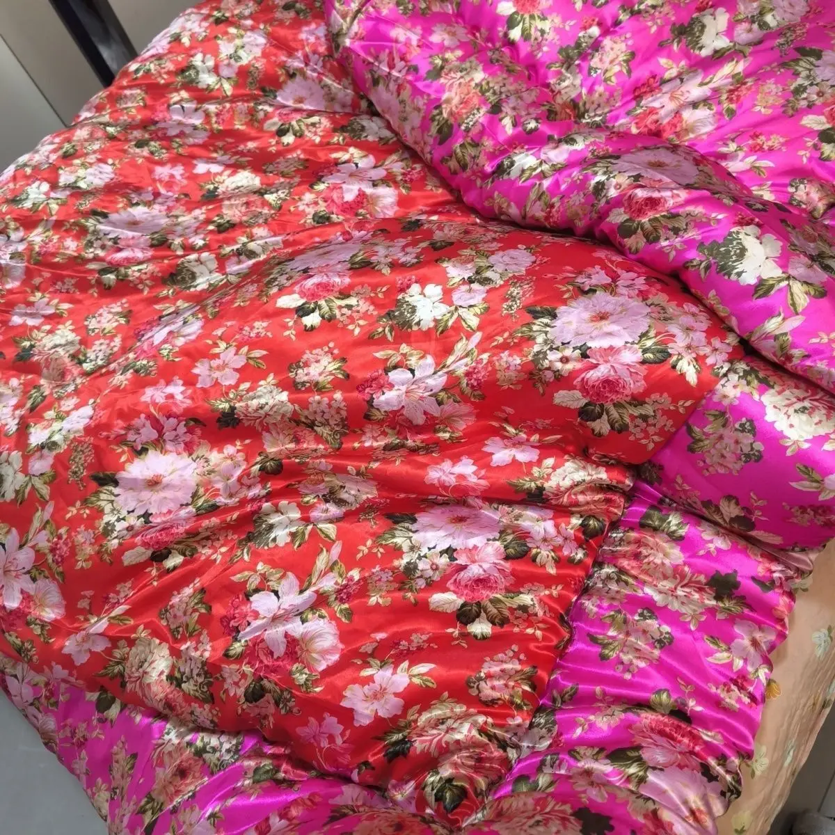 

No cotton filling Glossy satin silk cover with single-sided zipper Panel Ice cool floral print bedspread home bedding