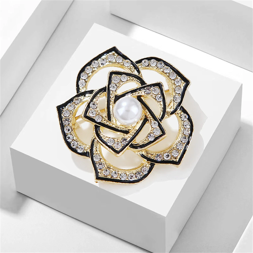 Luxury Crystal 5 Pearls Camellia Brooches for Women Vintage Inlaid Rhinestone Flower Broach Pins Charm Jewelry