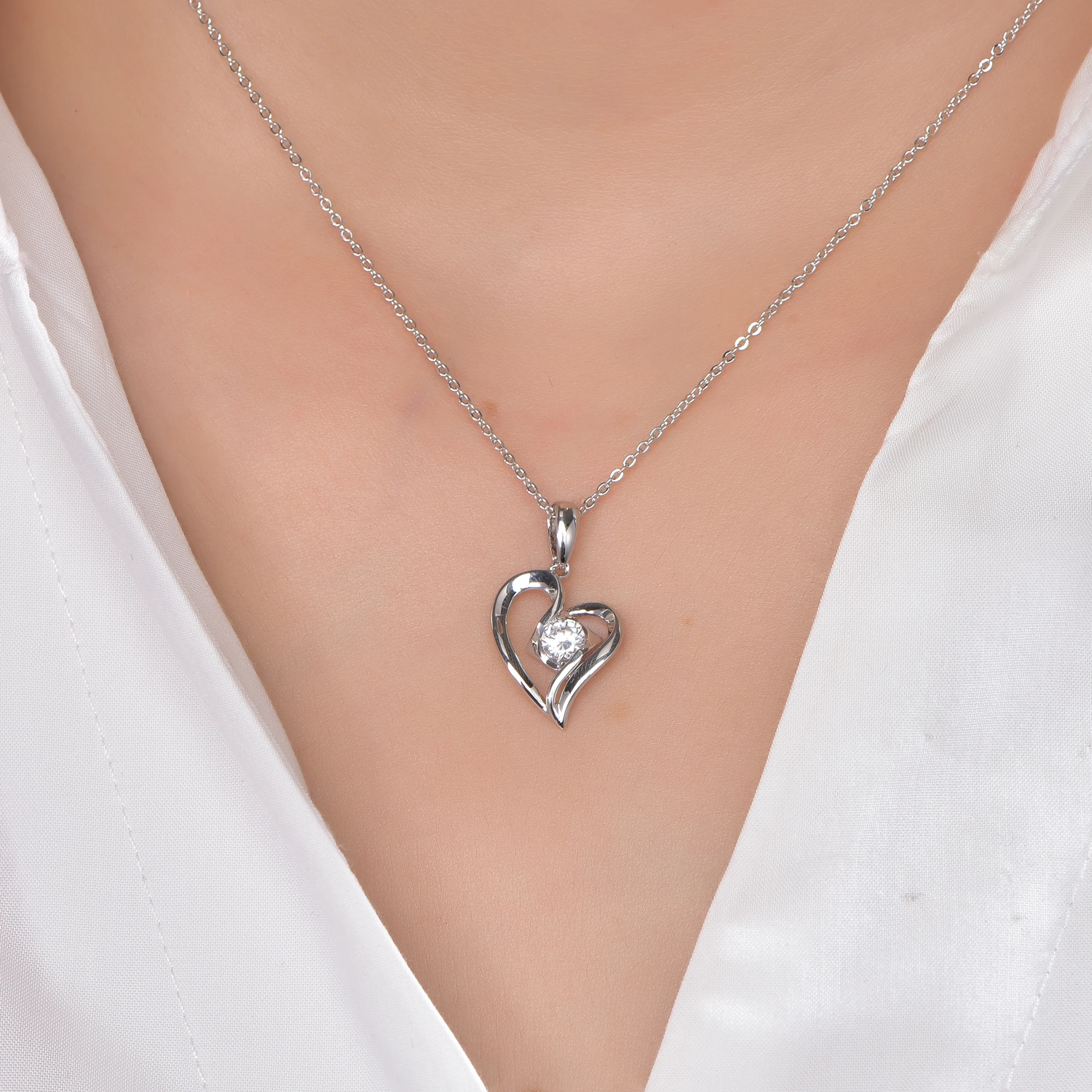 

Classic Love Heart Pendant Neckalce 925 Sterling Silver Clavicle Chain CZ Zirconia Charms Wedding Gift for Women Fine Jewelry
