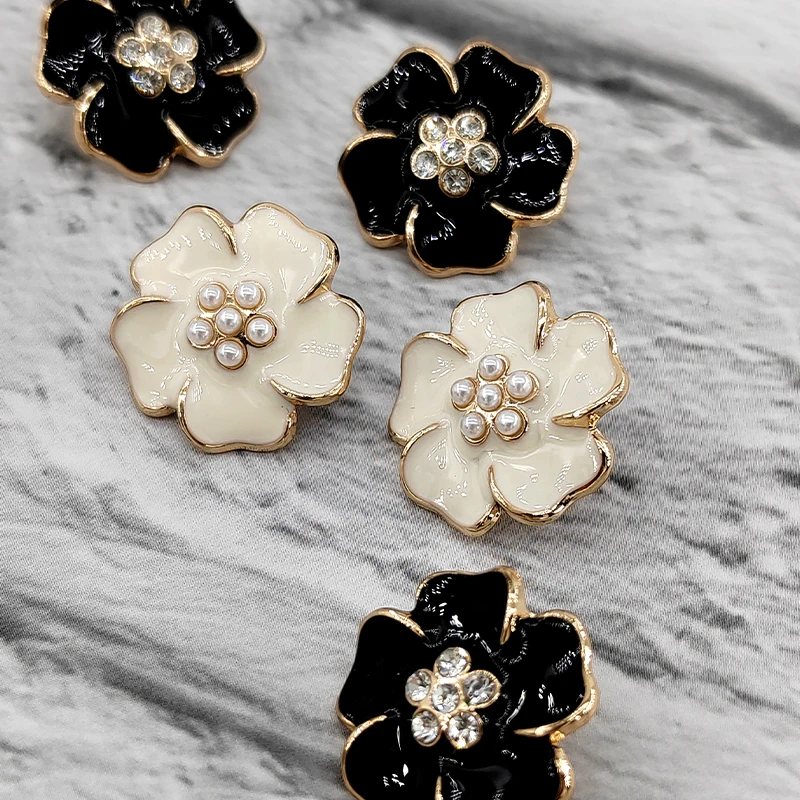 20MM Black White Flower Design Fashion Shank Buttons Wholesale Pearl Rhinestone Bead Luxury Decor Metal Sewing Accessories DIY