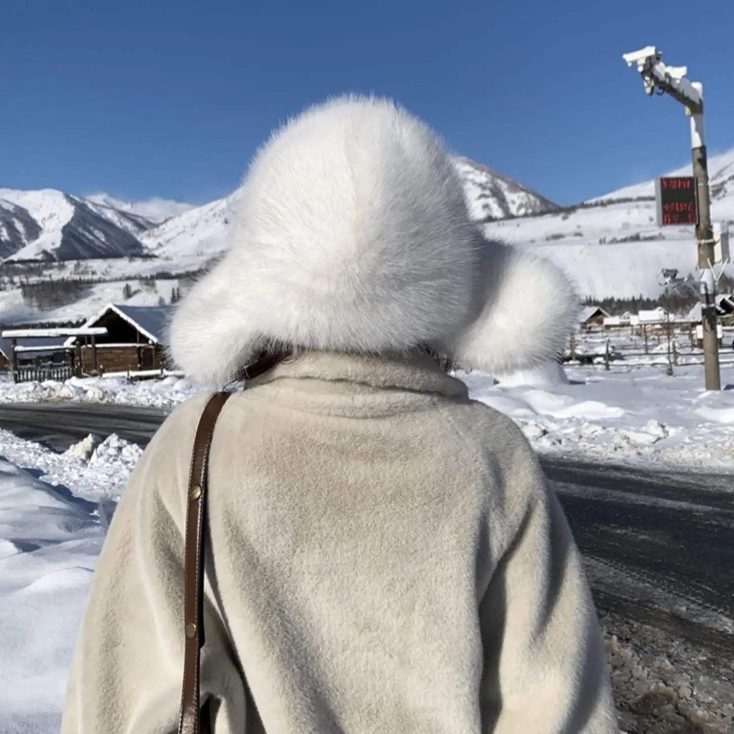 Winter Faux Fox Fur Bomber Hats Women's Russian Ushanka Hat Thick Warm Snow Skiing Cap Windproof Earflap Cycling Cold Hat