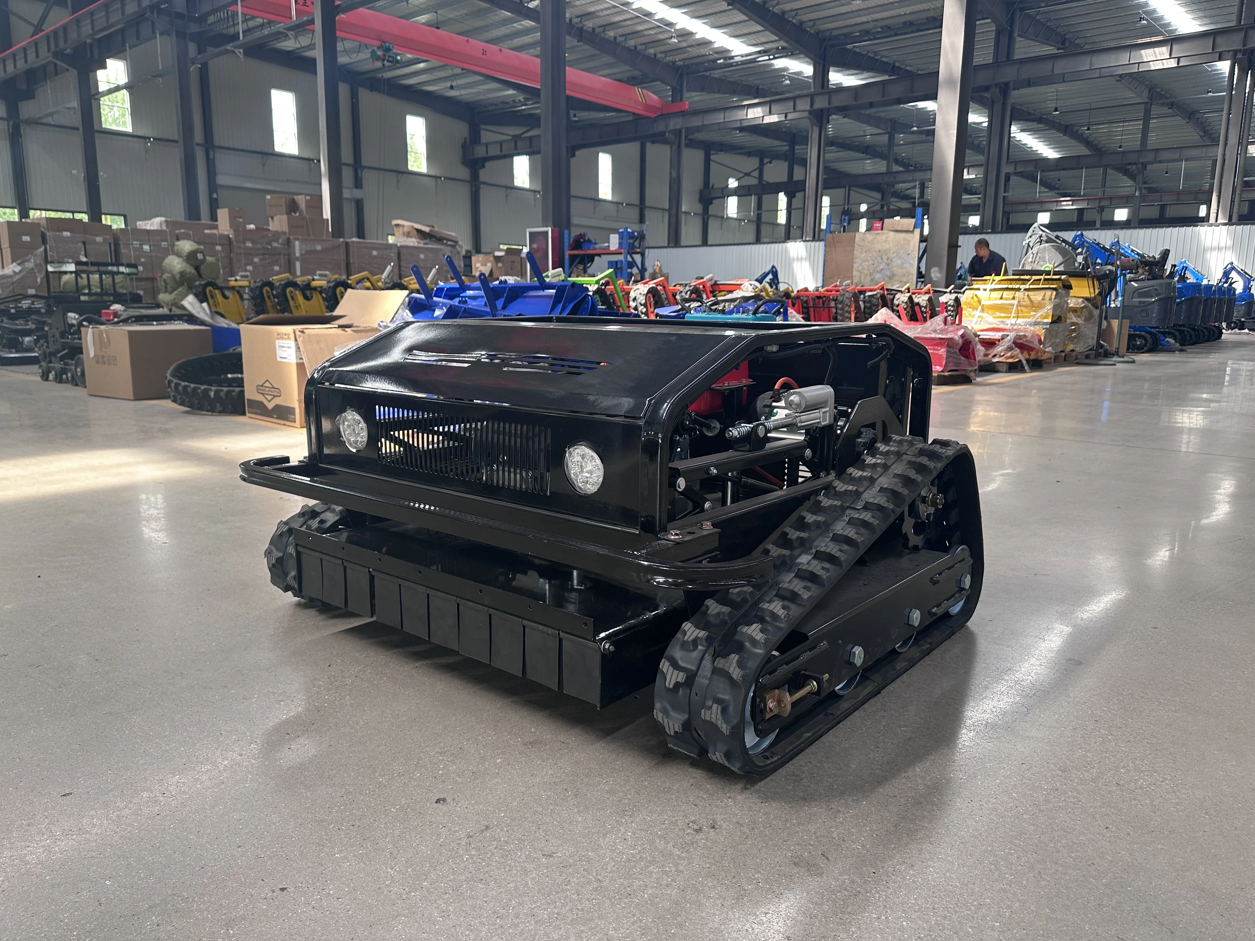 

Многофункциональная газонокосилка HS800 на гусеничном ходу с поворотом на 360 градусов для сада