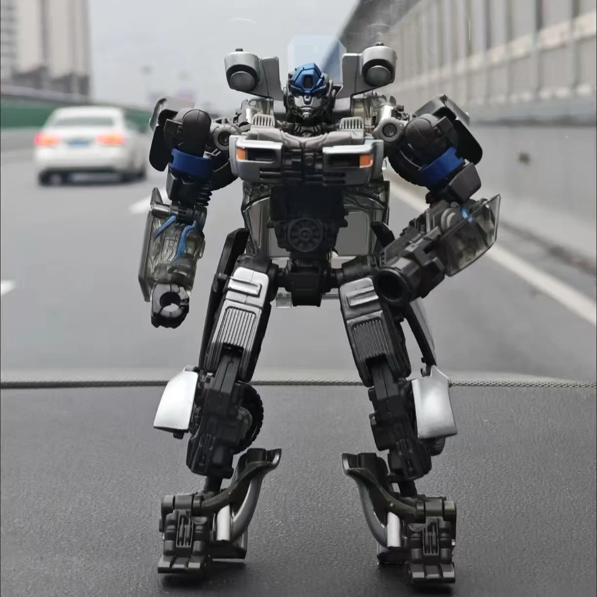 ของเล่นฮาสโบร ทรานส์ฟอร์มเมอร์ส SS105 ออโต้บอท มิราจ รุ่นปรับปรุง D-level จากภาพยนตร์ 7 แอ็คชั่นฟิกเกอร์ หุ่นยนต์แปลงร่างเป็นรถ ของสะสม ของขวัญ