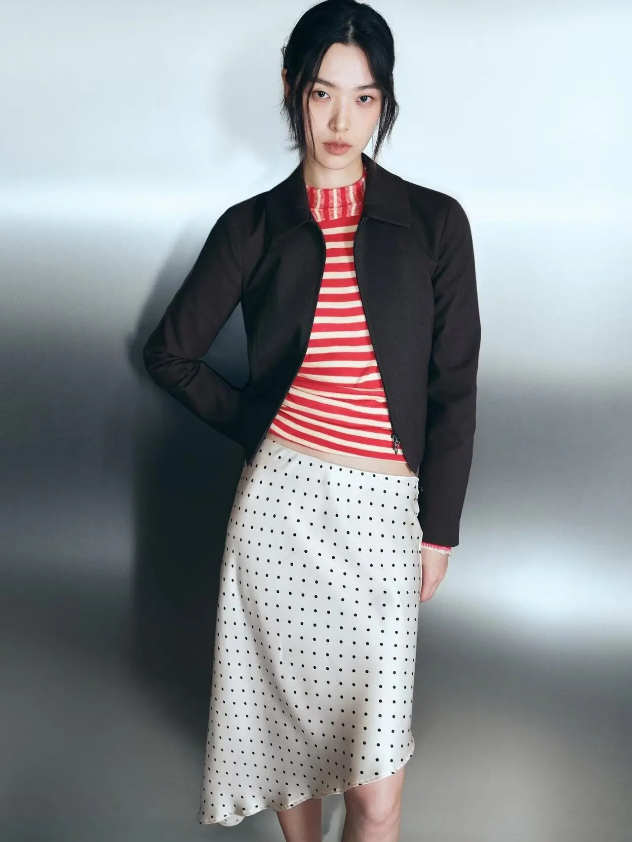 

Элегантная асимметричная юбка из шелкового атласа в горошек, новая летняя коллекция, женская мода, для женщин 18-25 лет, сезон 2026