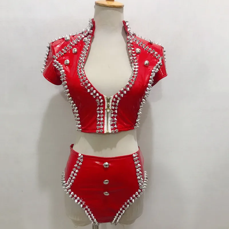 

Women Nightclub Bar DJ Gogo Dance Costume Red PU Leather Rivet Tops Shorts 2 Piece Jazz Dancer Team Sexy Performance Clothes