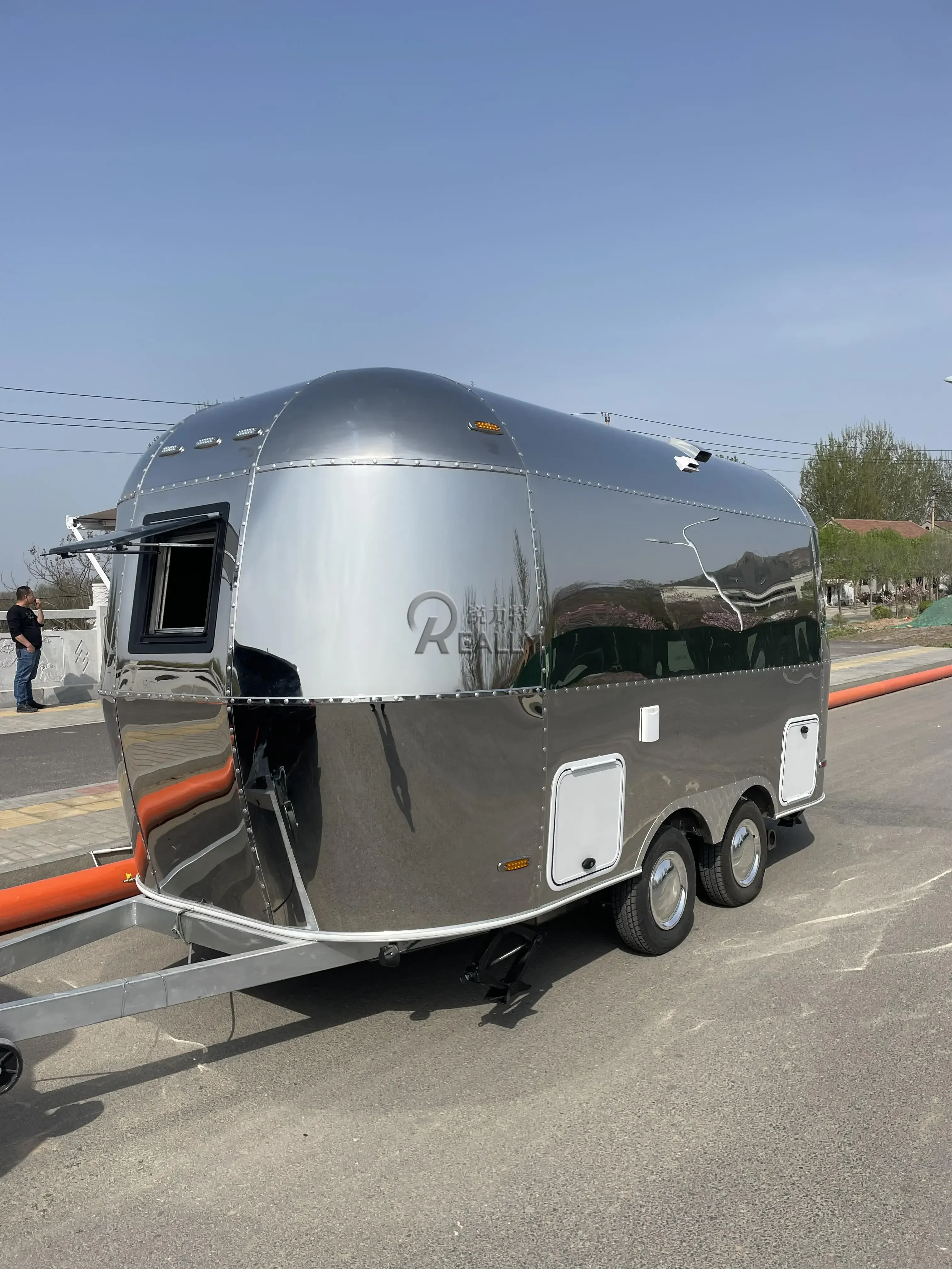 Sprzedam mini przyczepę kempingową Off Road Camper z akcesoriami zewnętrznymi do łazienki i kuchni Kabina prysznicowa