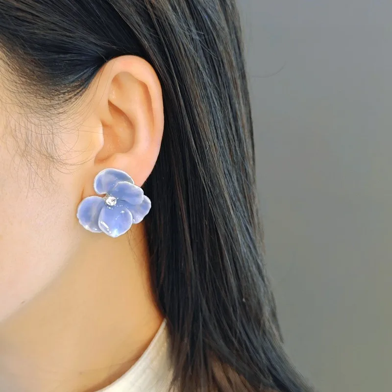 Рисунок 4 - Красные, синие эмалированные серьги-гвоздики