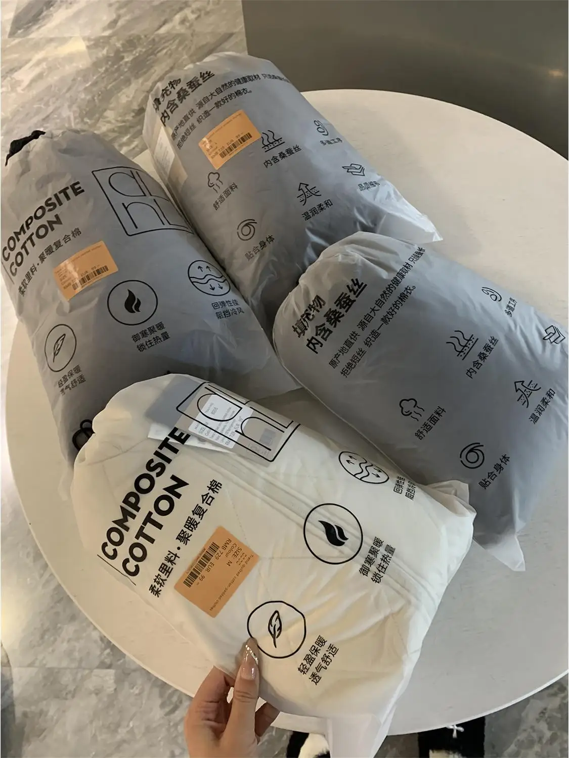 

Lightweight Silk Cotton Jaet Hooded Couple Sle Water Resistant Pure Color Diamond Pattern Bla Tech Cotton Coat for Dail...