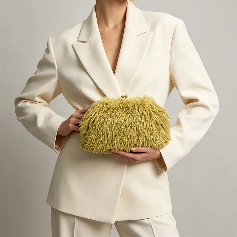 Clutch-Tasche mit Verschlussrahmen, Damen-Handtasche aus Kunstfell für Herbst und Winter, Plüsch-Umhängetasche mit Kette, elegante, modische Party-Abendtasche – Detail 12