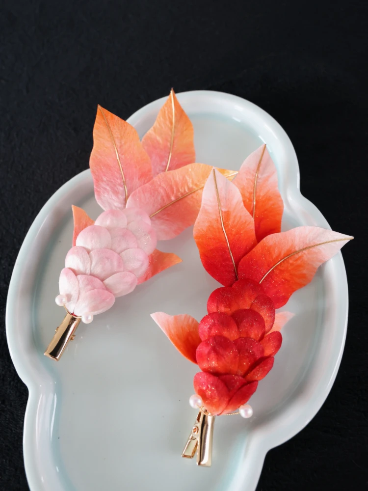 

Брошь-заколка для волос «Карп удачливости» из шелка, традиционная ручная работа, подарок на удачу, оригинальный дизайн, модный аксессуар