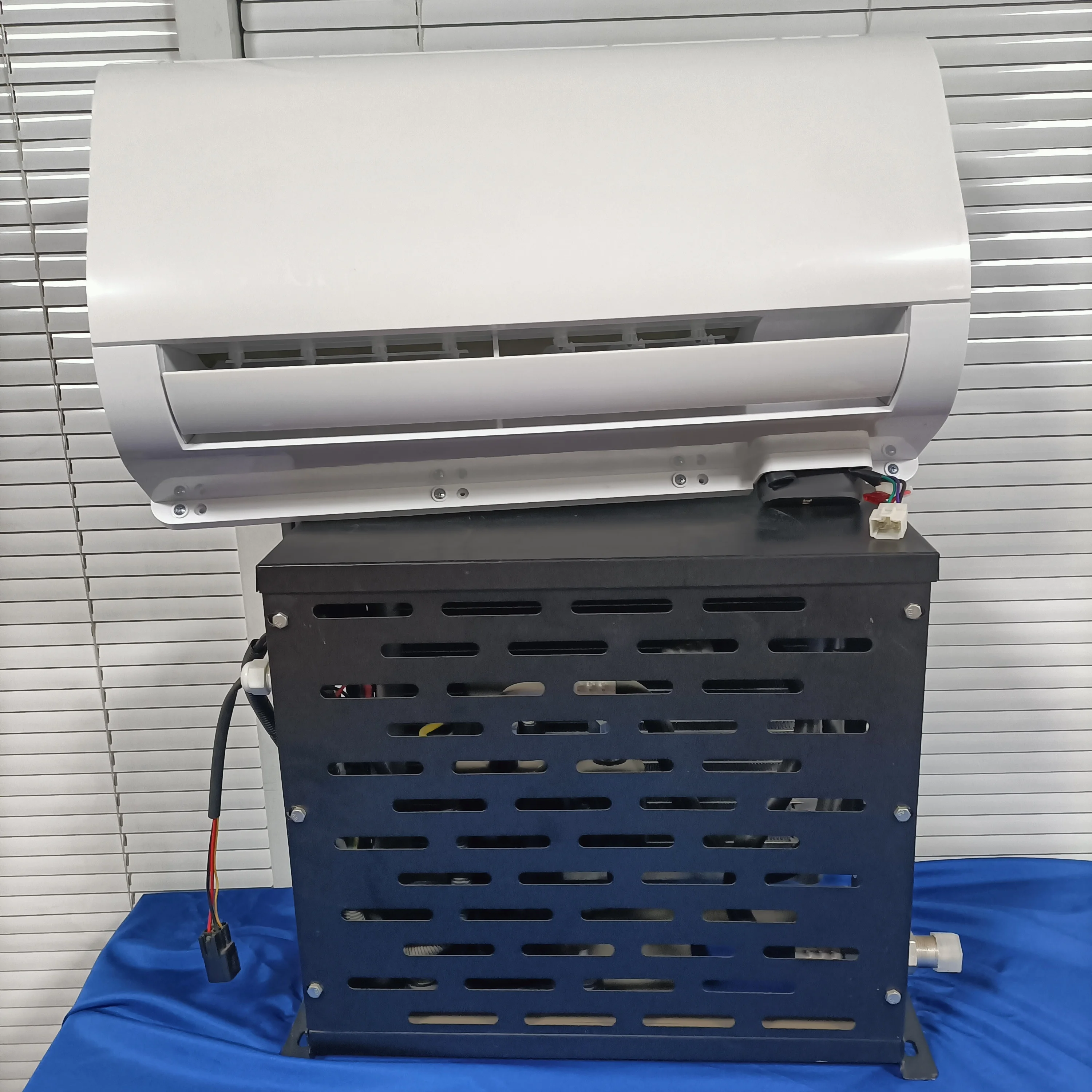 2026 New Portable 24V Vehicle Air Conditioner, Suitable for RVs, Campers, Construction Vehicles and Trucks DC 12V