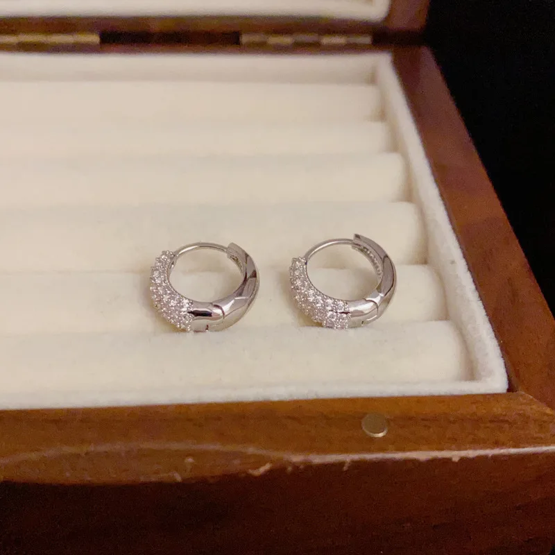 جديد أزياء المرأة أقراط حلقة قلادة الرجعية بسيطة وخفيفة الفاخرة مجوهرات اكسسوارات