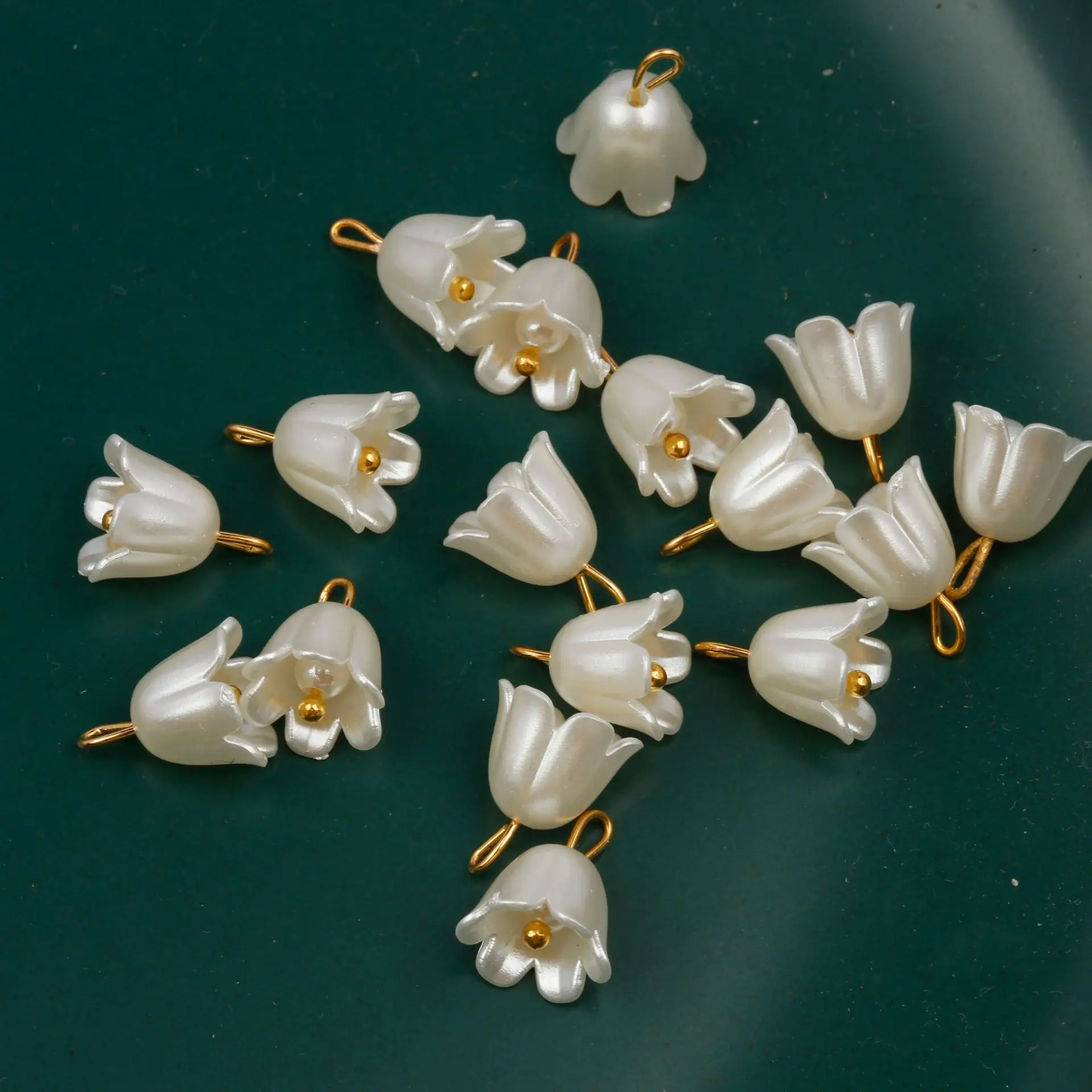 10/30/50/100pcs Pearl Bell Orchid Pendant Stereoscopic Acrylic Leaf Flower For DIY Necklace Bracelet Key Chain Jewelry Accessory