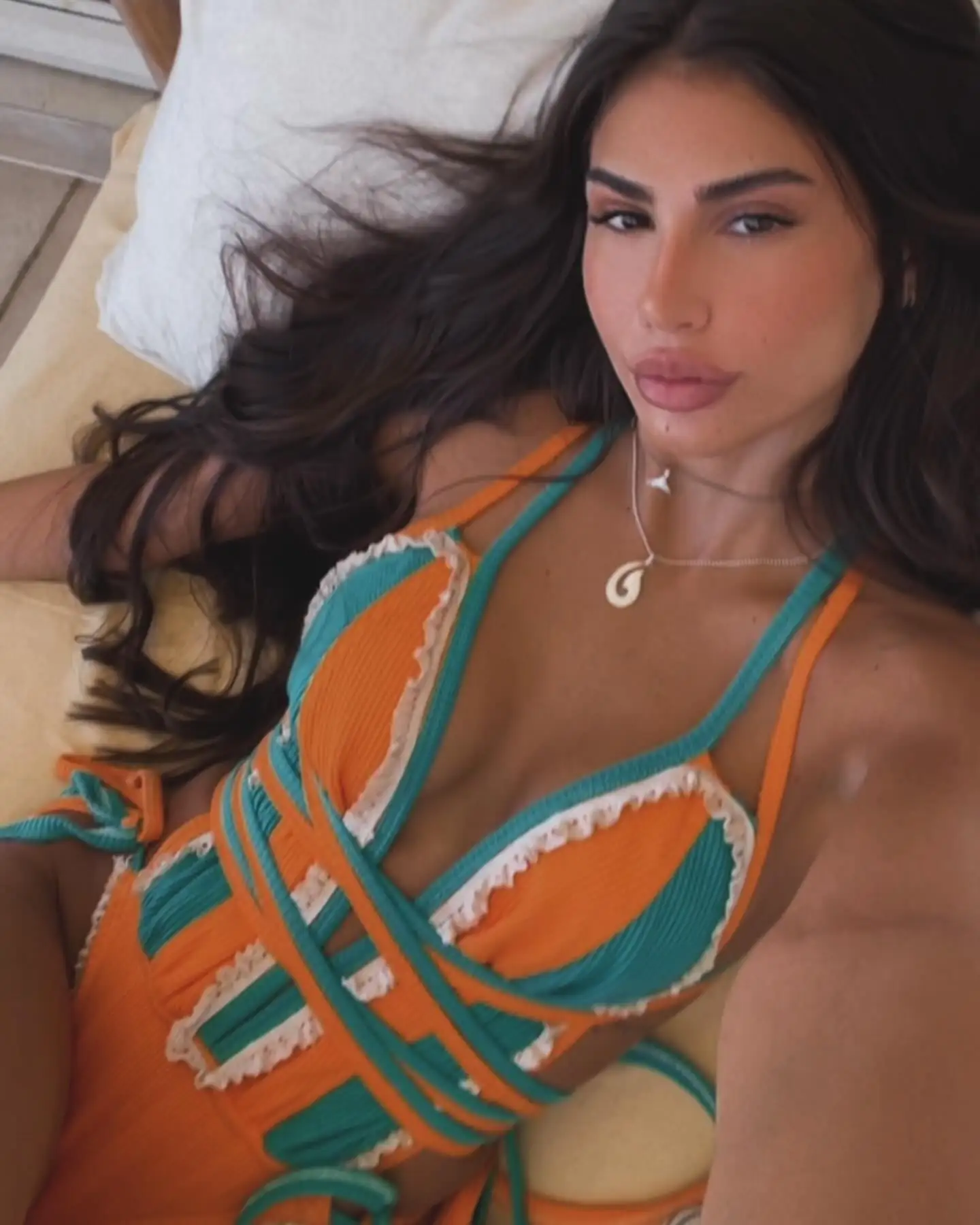 2025 섹시 컬러 블록 원피스 수영복 – 오렌지 & 틸 레이스 트림 비치웨어 및 수영장 파티 해변 휴가에 완벽